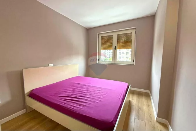 Shtepi ne shitje Apartament ne Tirane, 1+1, Mobilimi E mobiluar, Pagesa 125,000  Euro.