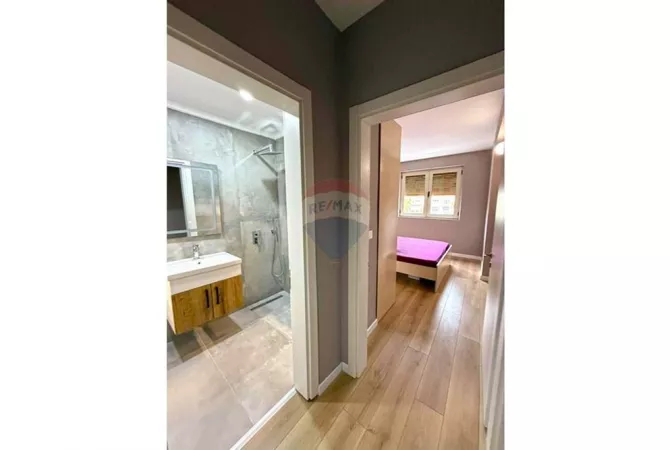Shtepi ne shitje Apartament ne Tirane, 1+1, Mobilimi E mobiluar, Pagesa 125,000  Euro.