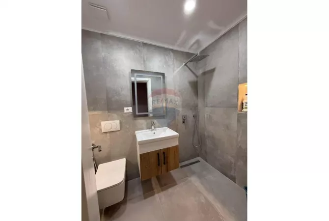 Shtepi ne shitje Apartament ne Tirane, 1+1, Mobilimi E mobiluar, Pagesa 125,000  Euro.