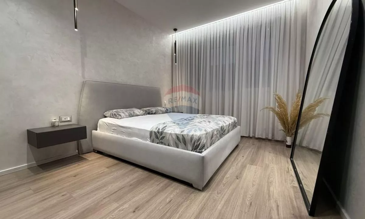 Shtepi ne shitje Apartament ne Tirane, 2+1, Mobilimi E mobiluar, Pagesa 190,000  Euro.