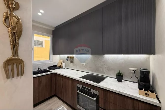 Shtepi ne shitje Apartament ne Tirane, 2+1, Mobilimi E mobiluar, Pagesa 190,000  Euro.