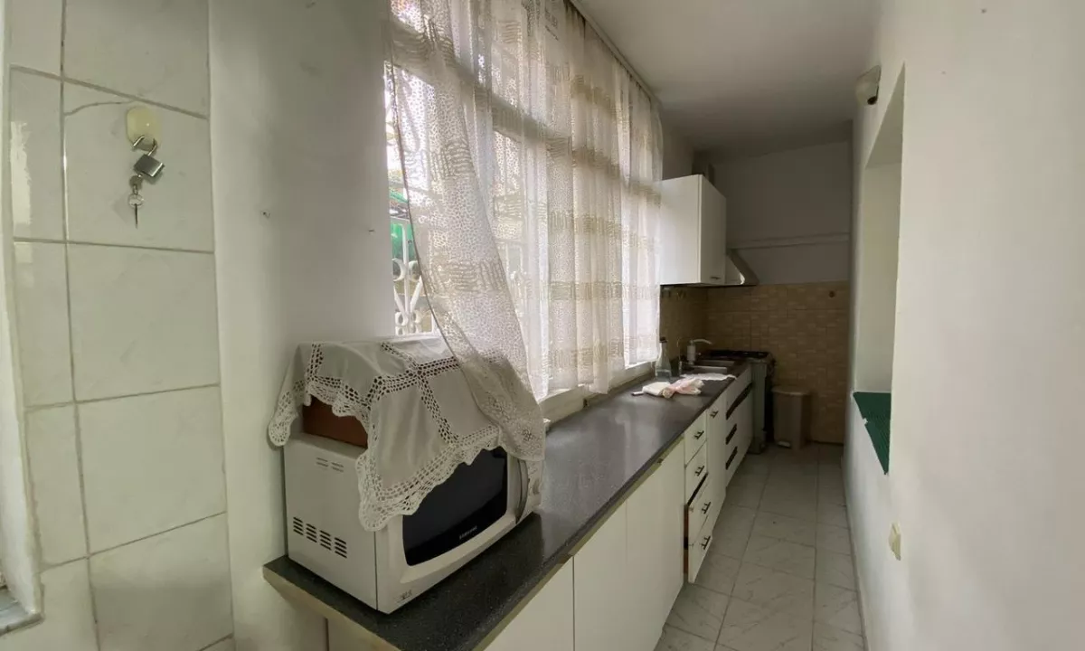 Shtepi ne shitje Apartament ne Tirane, 4+1, Mobilimi Pjeserisht e mobiluar, Pagesa 220,000  Euro.