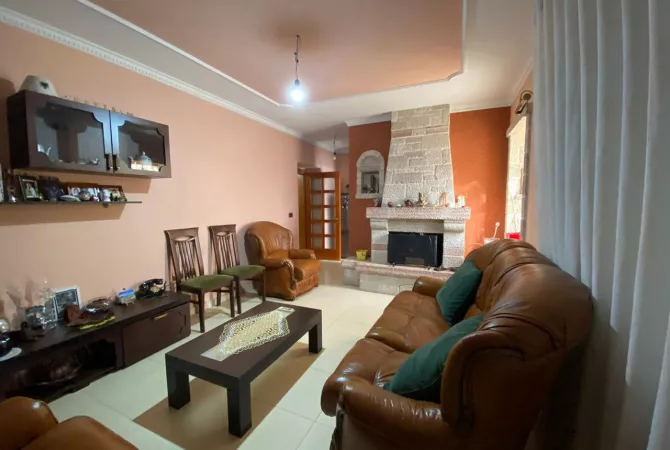 Shtepi ne shitje Apartament ne Tirane, 4+1, Mobilimi Pjeserisht e mobiluar, Pagesa 220,000  Euro.