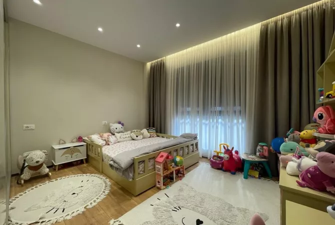 Shtepi ne shitje Apartament ne Tirane, 2+1, Mobilimi E mobiluar, Pagesa 360,000  Euro.