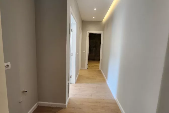 Business Property for Rent 3+1 in Tirana - 1,350 Euro