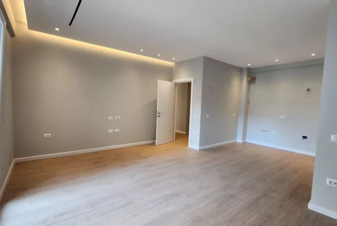 Business Property for Rent 3+1 in Tirana - 1,350 Euro