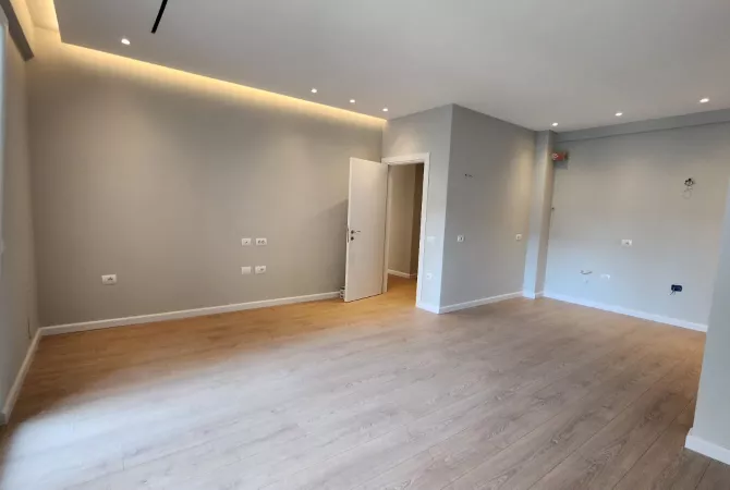 Business Property for Rent 3+1 in Tirana - 1,350 Euro