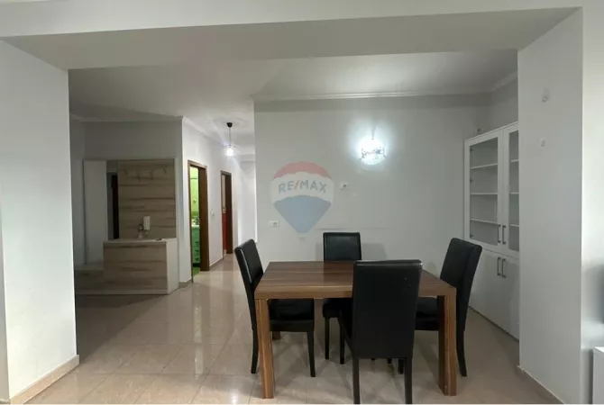 Shtepi ne shitje Apartament ne Tirane, 3+1, Mobilimi E mobiluar, Pagesa 299,000  Euro.