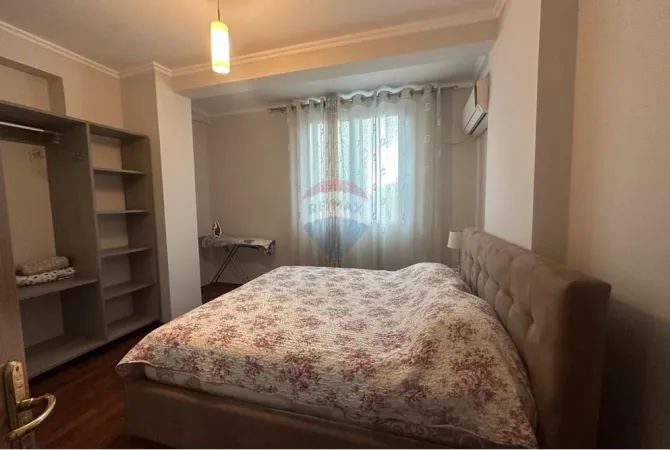 Shtepi ne shitje Apartament ne Tirane, 3+1, Mobilimi E mobiluar, Pagesa 299,000  Euro.