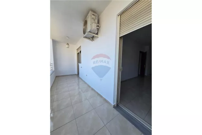 Shtepi ne shitje Apartament ne Tirane, 2+1, Mobilimi Bosh, pa mobiluar, Pagesa 180,000  Euro.