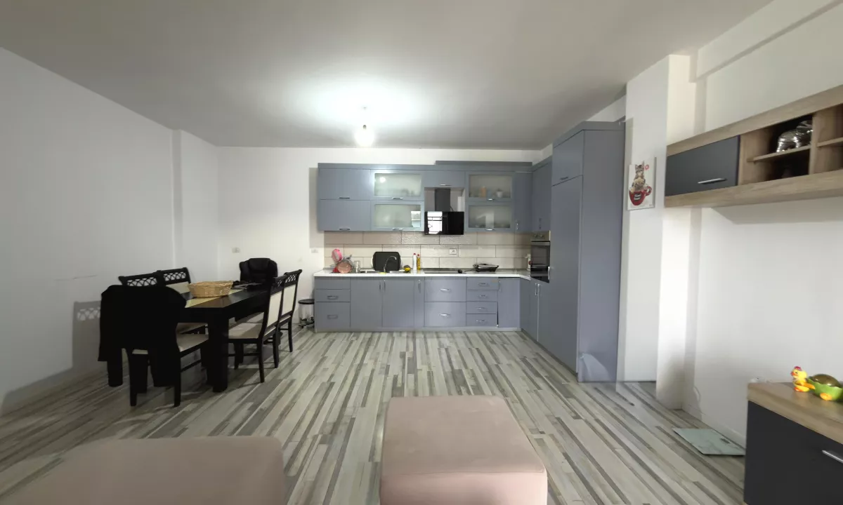 Shtepi ne shitje Apartament ne Tirane, 2+1, Mobilimi E mobiluar, Pagesa 135,000  Euro.