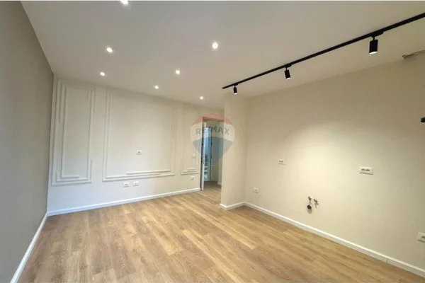 Shtepi ne shitje Apartament ne Tirane, 1+1, Mobilimi Bosh, pa mobiluar, Pagesa 165,000  Euro.