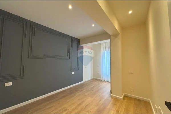 Apartament 1+1 ne shitje te Myslym Shyri.