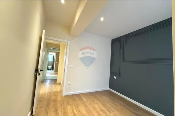 Shtepi ne shitje Apartament ne Tirane, 1+1, Mobilimi Bosh, pa mobiluar, Pagesa 165,000  Euro.