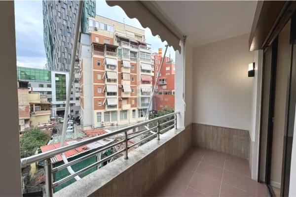 Shtepi ne shitje Apartament ne Tirane, 1+1, Mobilimi Bosh, pa mobiluar, Pagesa 165,000  Euro.