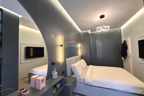 Shtepi ne shitje Apartament ne Tirane, 1+1, Mobilimi E mobiluar, Pagesa 140,000  Euro.