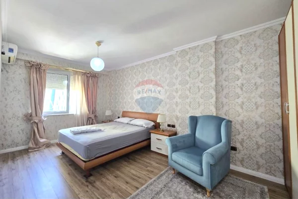 Shtepi ne shitje Apartament ne Tirane, 2+1, Mobilimi E mobiluar, Pagesa 375,000  Euro.