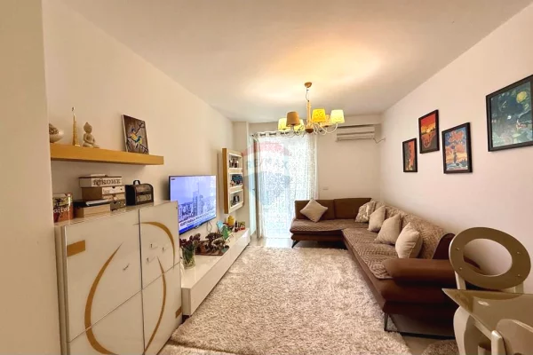 Shtepi ne shitje Apartament ne Tirane, 2+1, Mobilimi E mobiluar, Pagesa 232,000  Euro.