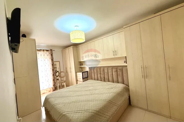 Shtepi ne shitje Apartament ne Tirane, 2+1, Mobilimi E mobiluar, Pagesa 232,000  Euro.