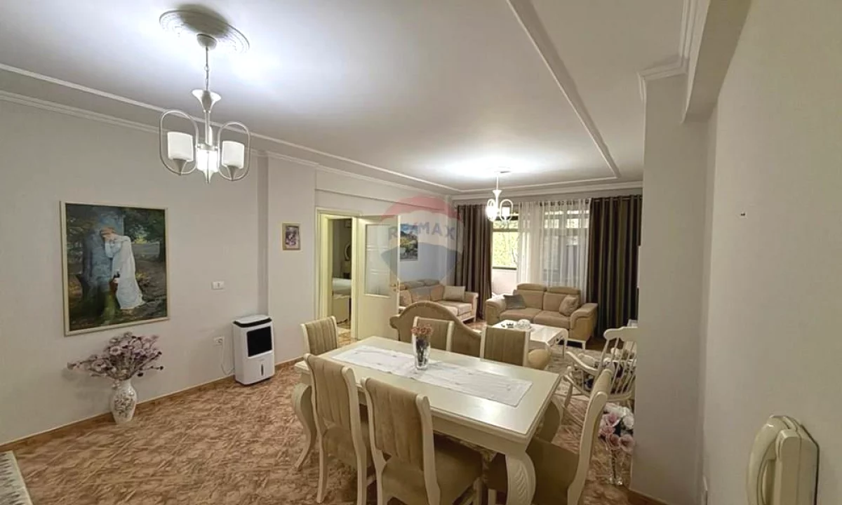 Shtepi ne shitje Apartament ne Tirane, 2+1, Mobilimi Bosh, pa mobiluar, Pagesa 265,000  Euro.