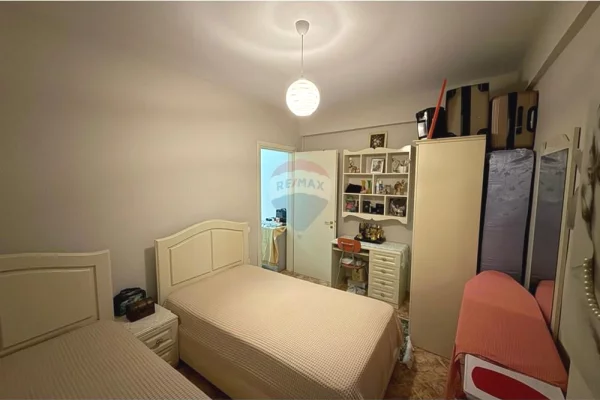 Shtepi ne shitje Apartament ne Tirane, 2+1, Mobilimi Bosh, pa mobiluar, Pagesa 265,000  Euro.