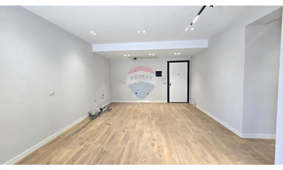 Shtepi ne shitje Apartament ne Tirane, 1+1, Mobilimi Bosh, pa mobiluar, Pagesa 135,000  Euro.