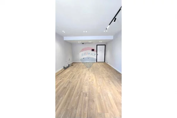 Shtepi ne shitje Apartament ne Tirane, 1+1, Mobilimi Bosh, pa mobiluar, Pagesa 135,000  Euro.