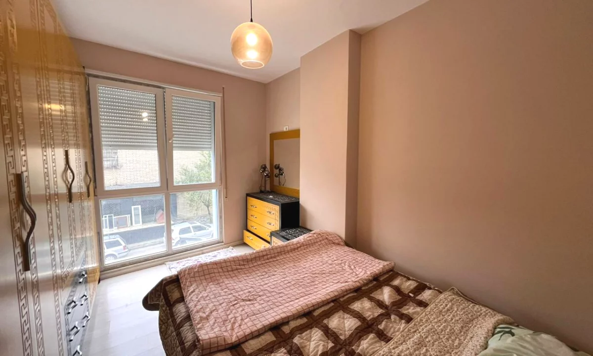 Shtepi ne shitje Apartament ne Tirane, 3+1, Mobilimi Pjeserisht e mobiluar, Pagesa 160,000  Euro.