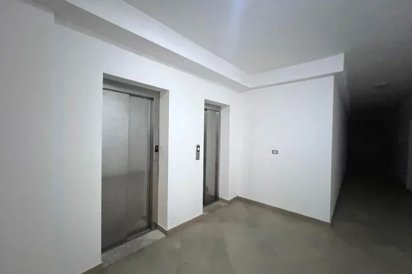 Shtepi ne shitje Apartament ne Tirane, 3+1, Mobilimi Pjeserisht e mobiluar, Pagesa 160,000  Euro.