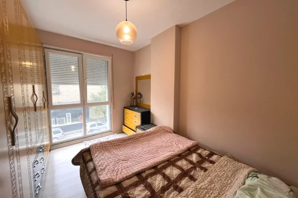 Shitet apartament 3+1 ne selite ,prane Xhamise .