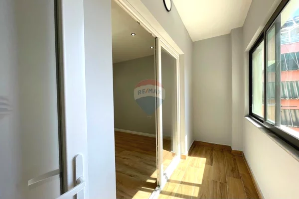 Shtepi ne shitje Apartament ne Tirane, 1+1, Mobilimi Bosh, pa mobiluar, Pagesa 98,000  Euro.