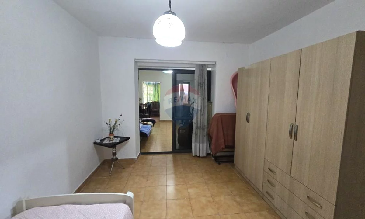 Shtepi ne shitje Apartament ne Tirane, 3+1, Mobilimi E mobiluar, Pagesa 190,000  Euro.