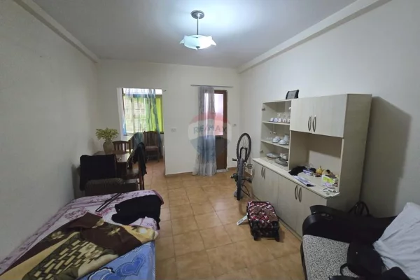 Shtepi ne shitje Apartament ne Tirane, 3+1, Mobilimi E mobiluar, Pagesa 190,000  Euro.