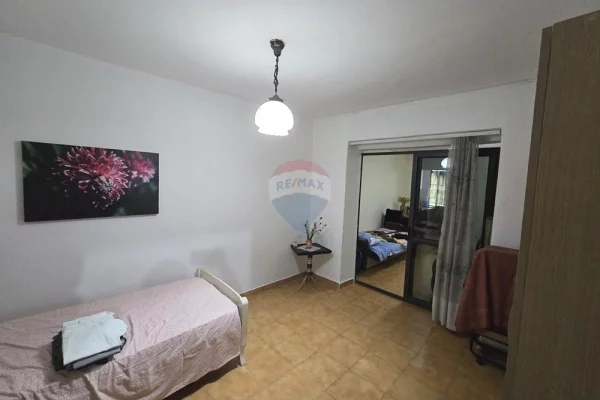 Shtepi ne shitje Apartament ne Tirane, 3+1, Mobilimi E mobiluar, Pagesa 190,000  Euro.
