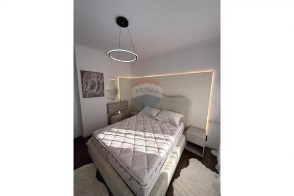 Shtepi ne shitje Apartament ne Tirane, 1+1, Mobilimi Bosh, pa mobiluar, Pagesa 118,000  Euro.