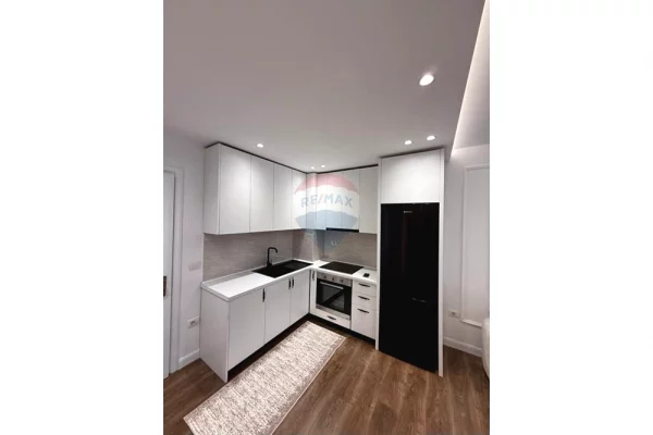 Shtepi ne shitje Apartament ne Tirane, 1+1, Mobilimi Bosh, pa mobiluar, Pagesa 118,000  Euro.