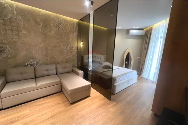 Shtepi ne shitje Apartament ne Tirane, Garsoniere, Mobilimi E mobiluar, Pagesa 199,000  Euro.