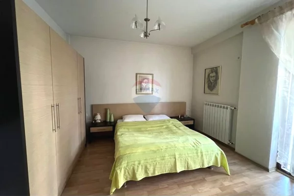 Shtepi ne shitje Apartament ne Tirane, 2+1, Mobilimi E mobiluar, Pagesa 342,000  Euro.