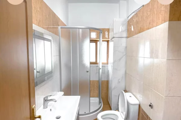 Shtepi me qera Apartament ne Tirane, 1+1, Mobilimi E mobiluar, Pagesa 550  Euro.