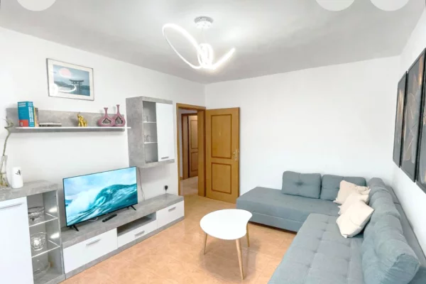 Shtepi me qera Apartament ne Tirane, 1+1, Mobilimi E mobiluar, Pagesa 550  Euro.