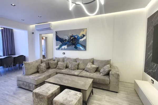 Shtepi me qera Apartament ne Tirane, 3+1, Mobilimi E mobiluar, Pagesa 1,250  Euro.