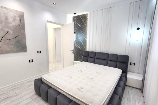 Shtepi me qera Apartament ne Tirane, 3+1, Mobilimi E mobiluar, Pagesa 1,250  Euro.