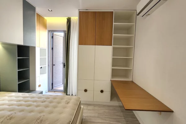 Shtepi me qera Apartament ne Tirane, 3+1, Mobilimi E mobiluar, Pagesa 1,250  Euro.