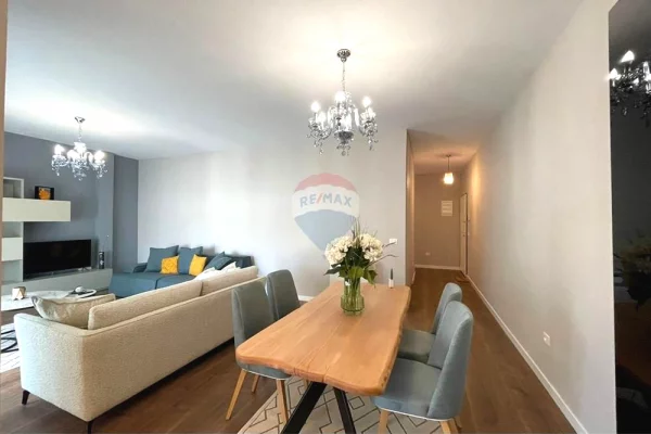 Shtepi ne shitje Apartament ne Tirane, 3+1, Mobilimi E mobiluar, Pagesa 470,000  Euro.