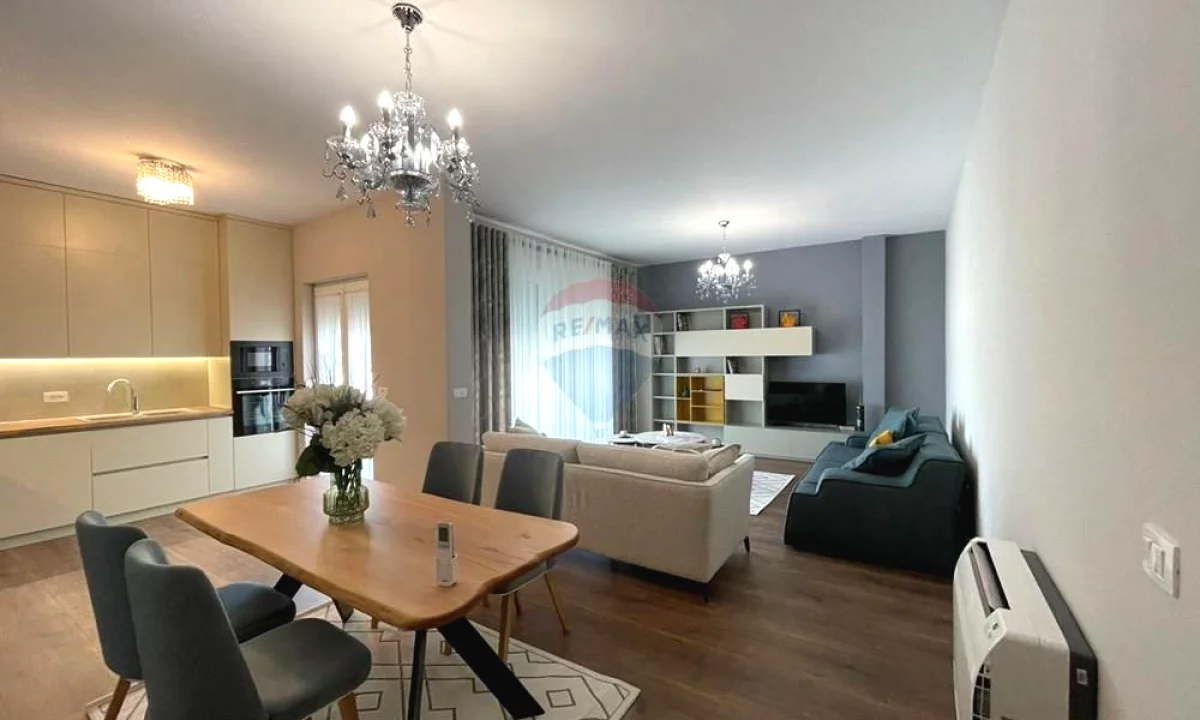 Shtepi ne shitje Apartament ne Tirane, 3+1, Mobilimi E mobiluar, Pagesa 470,000  Euro.