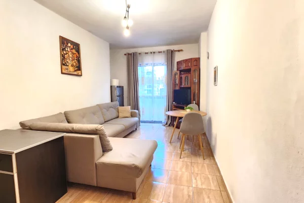 Shtepi me qera Apartament ne Tirane, 1+1, Mobilimi E mobiluar, Pagesa 420  Euro.