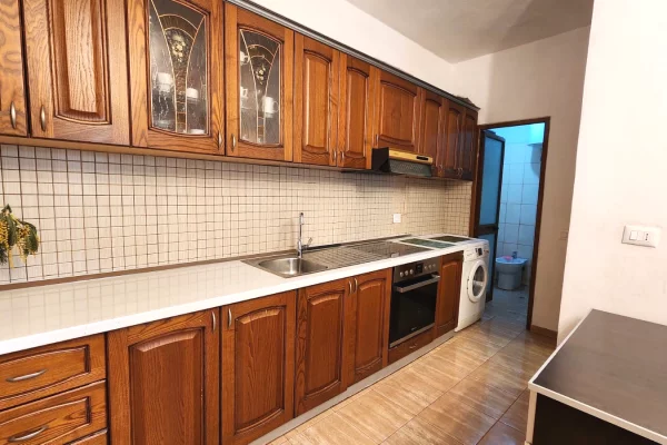 Shtepi me qera Apartament ne Tirane, 1+1, Mobilimi E mobiluar, Pagesa 420  Euro.