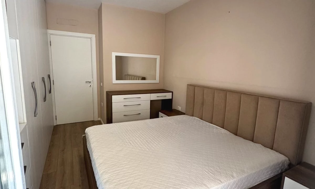 Shtepi me qera Apartament ne Tirane, 1+1, Mobilimi E mobiluar, Pagesa 60,000  Leke.