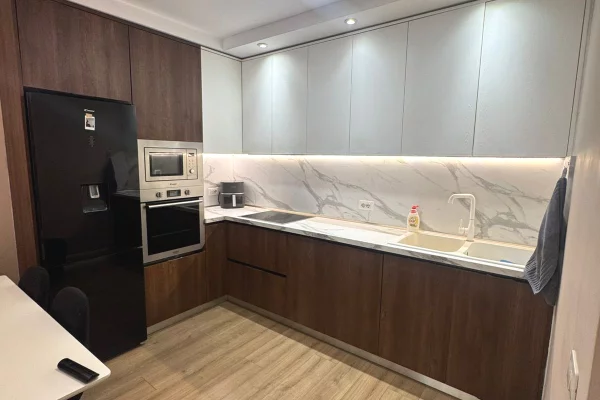 Shtepi me qera Apartament ne Tirane, 1+1, Mobilimi E mobiluar, Pagesa 60,000  Leke.