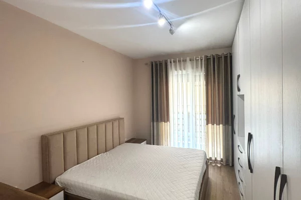 Shtepi me qera Apartament ne Tirane, 1+1, Mobilimi E mobiluar, Pagesa 60,000  Leke.